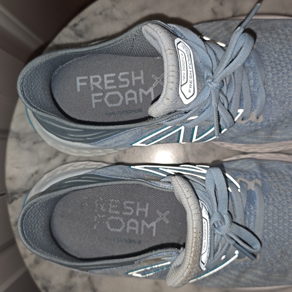 New Balance Fresh Foam 1080 V11 Women's Sneaker, Size 9 Wide - Picture 3 of 8